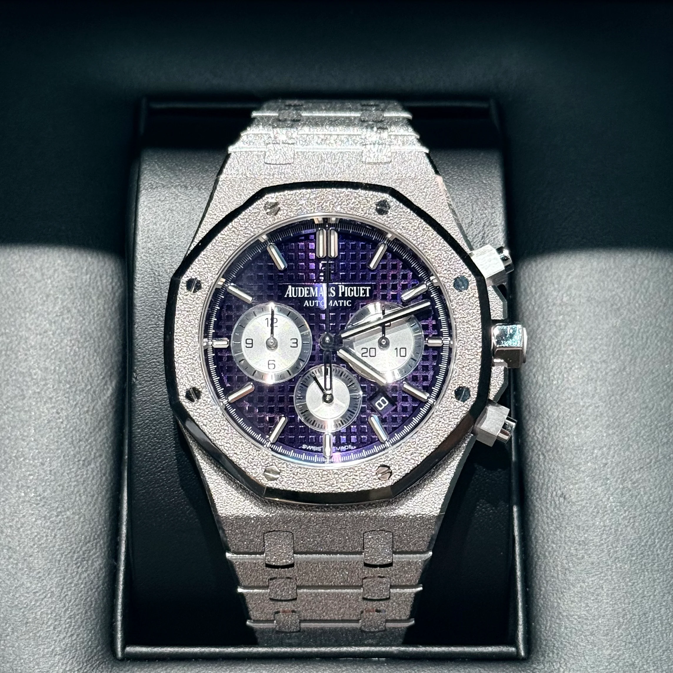 Audemars Piguet Royal Oak 41mm Purple Dial Frosted White Gold 26331BC.GG.1224BC.01 - Image 2