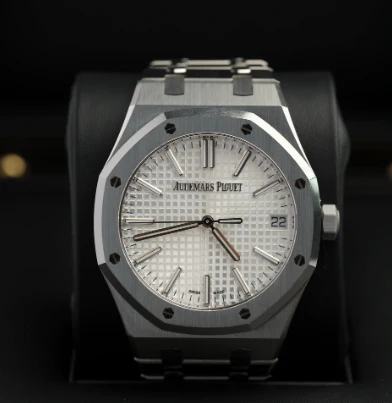 Audemars Piguet Royal Oak 41mm White Dial Stainless Steel 15500ST.OO.1220ST.04 - Image 2