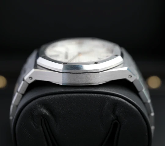 Audemars Piguet Royal Oak 41mm White Dial Stainless Steel 15500ST.OO.1220ST.04 - Image 4