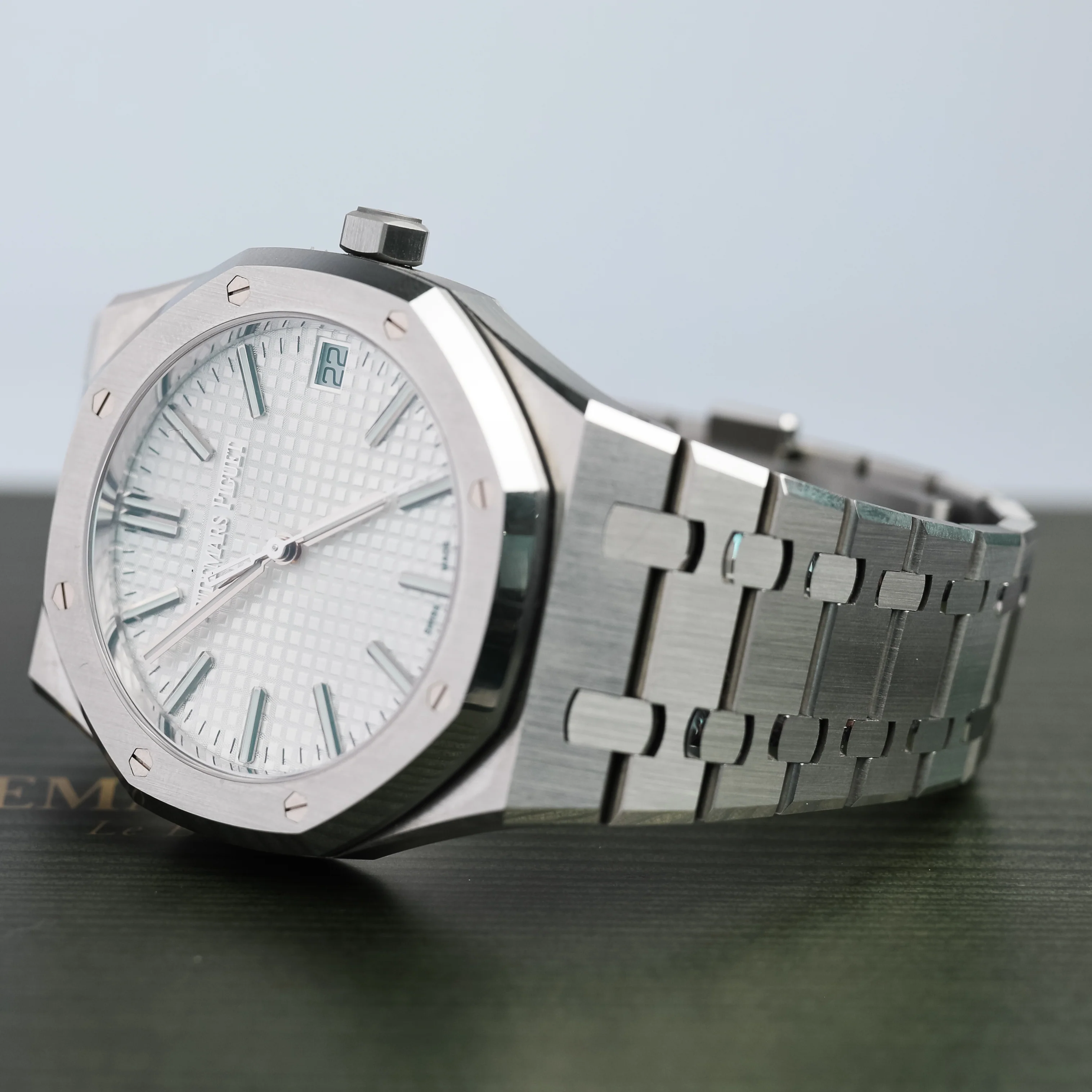 Audemars Piguet Royal Oak 41mm White Dial 15500ST - Image 2