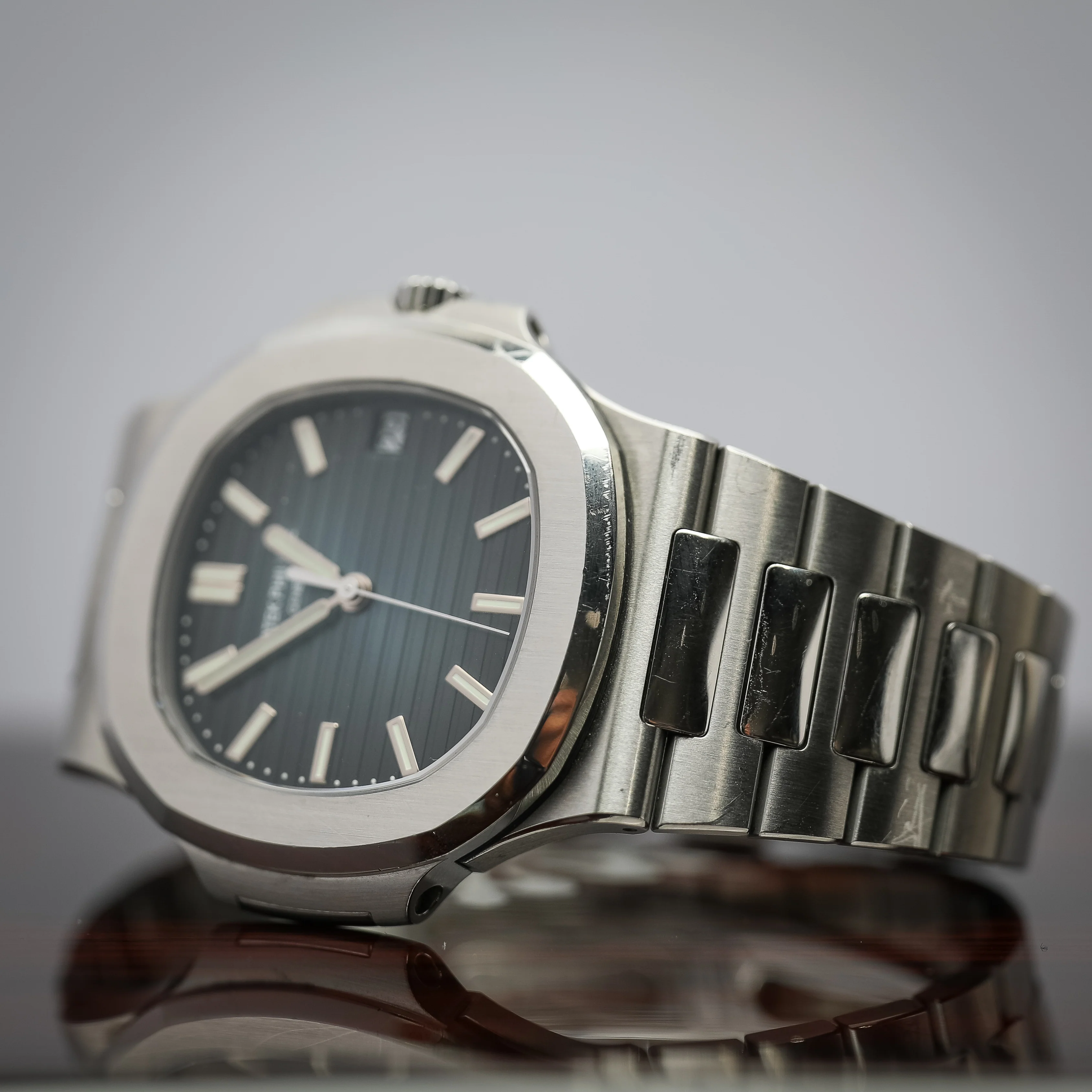 Patek Philippe Nautilus Blue Stainless Steel 5711/1A-010 - Image 2