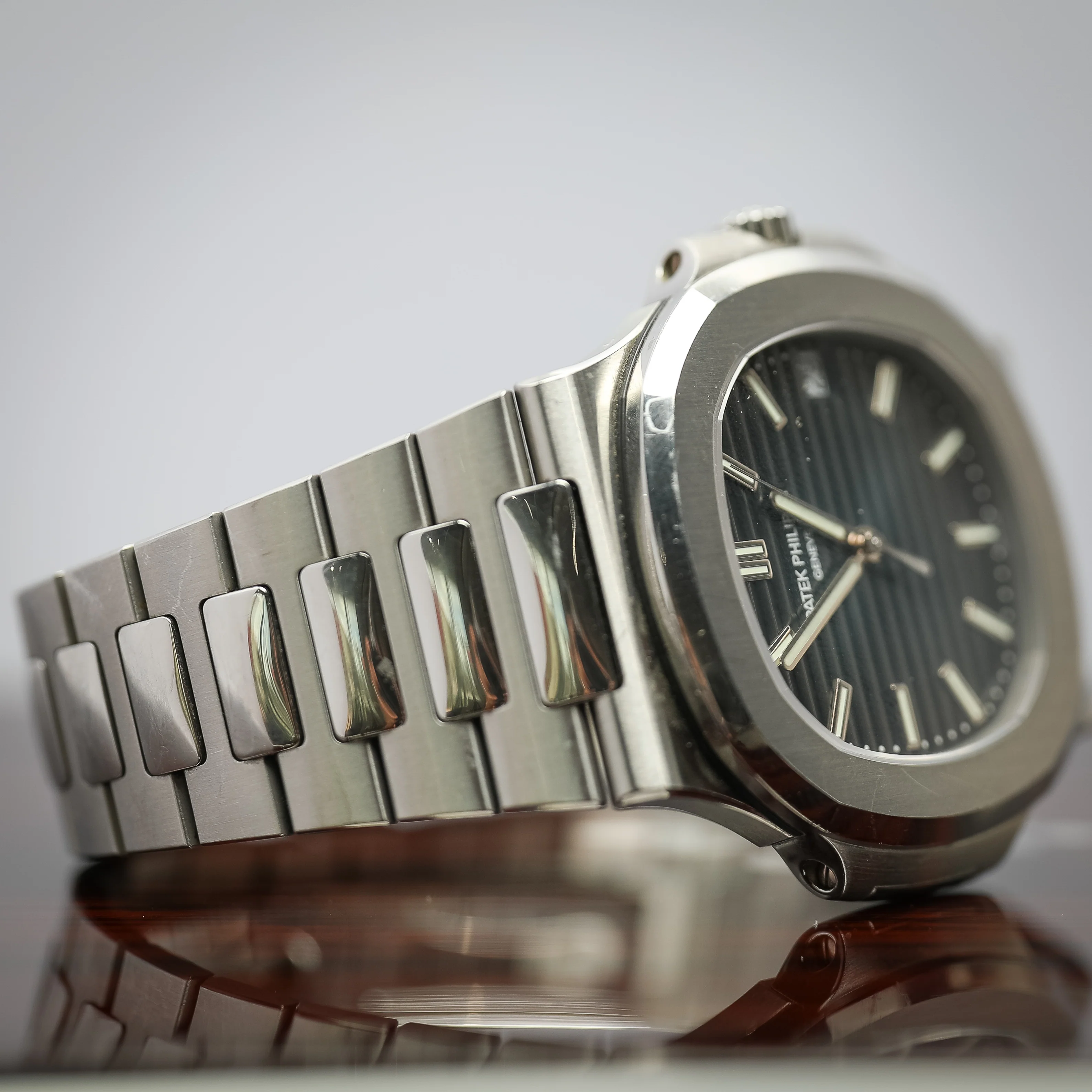 Patek Philippe Nautilus Blue Stainless Steel 5711/1A-010 - Image 4