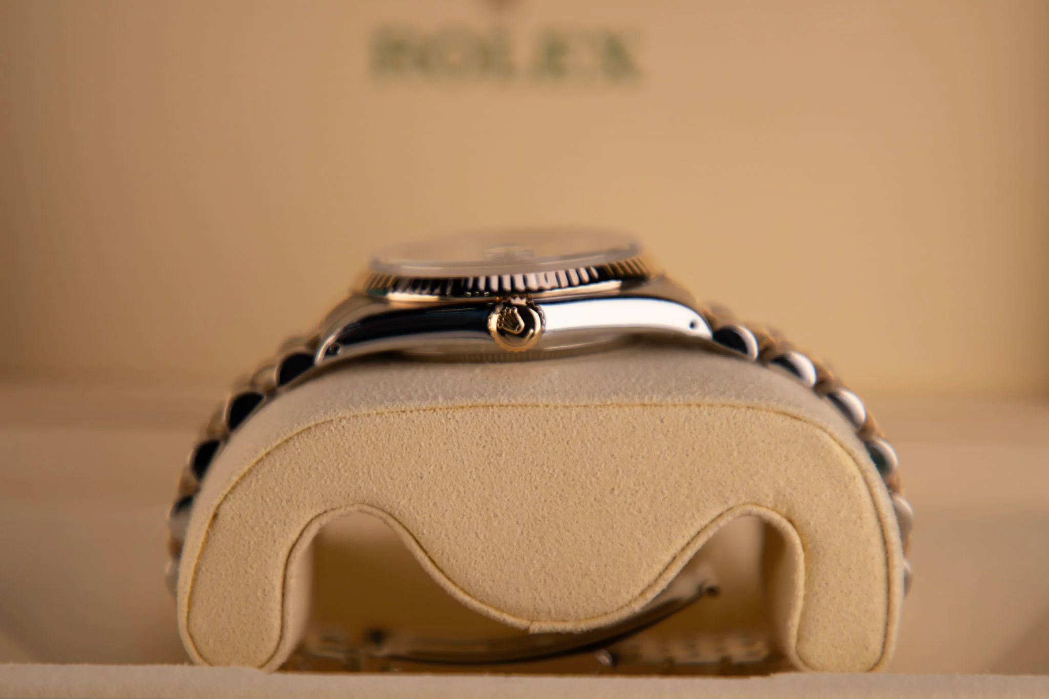 2025 Rolex Datejust 36 mm White Mother-Of-Pearl Set With Diamonds Dial Oystersteel and 18k Yellow Gold Jubilee Bracelet 126233-0023 - Image 4