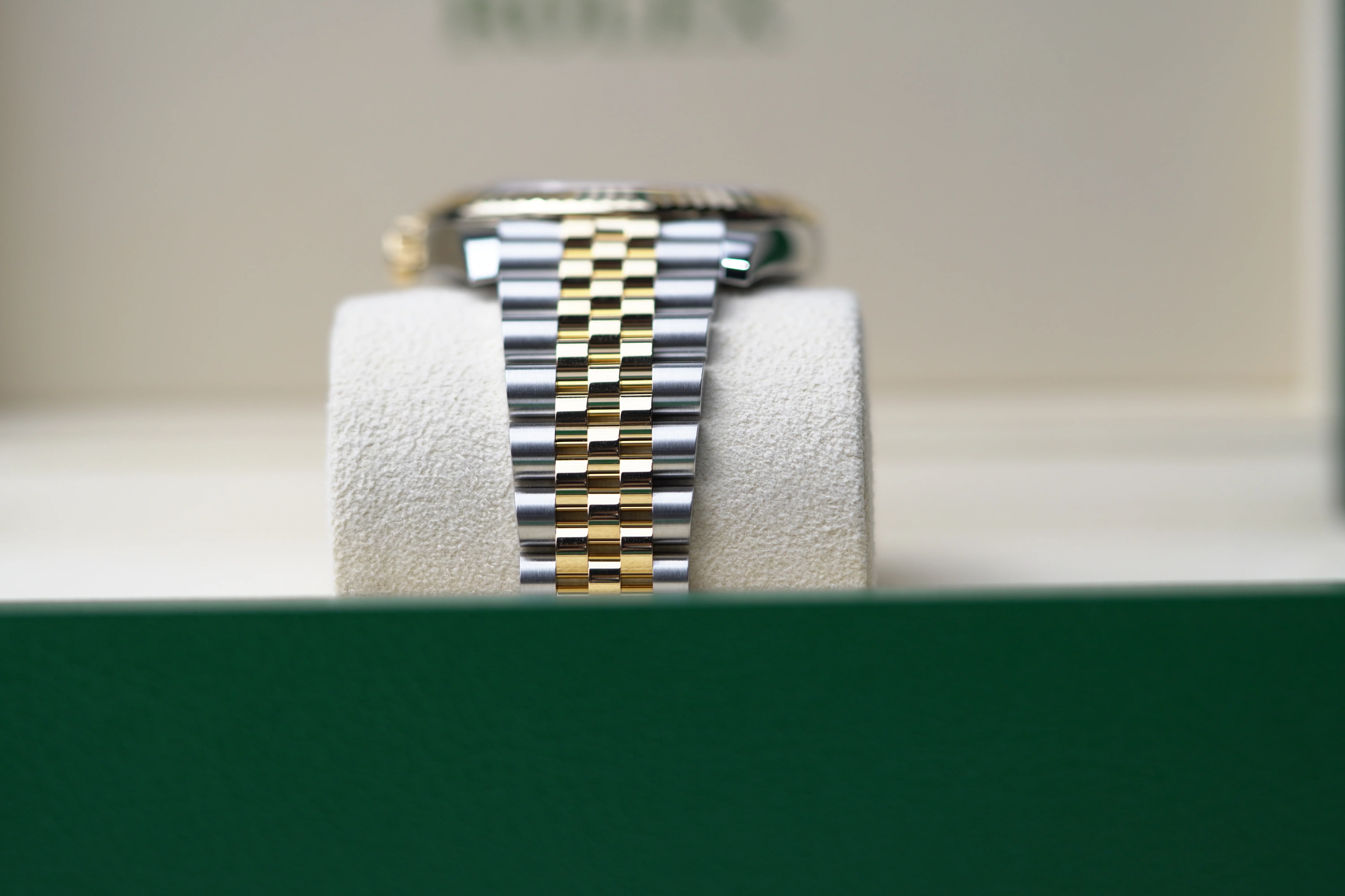Rolex Datejust 41 mm Bright Black Dial Oystersteel and 18k Yellow Gold Jubilee Bracelet 126333-0014 - Image 5