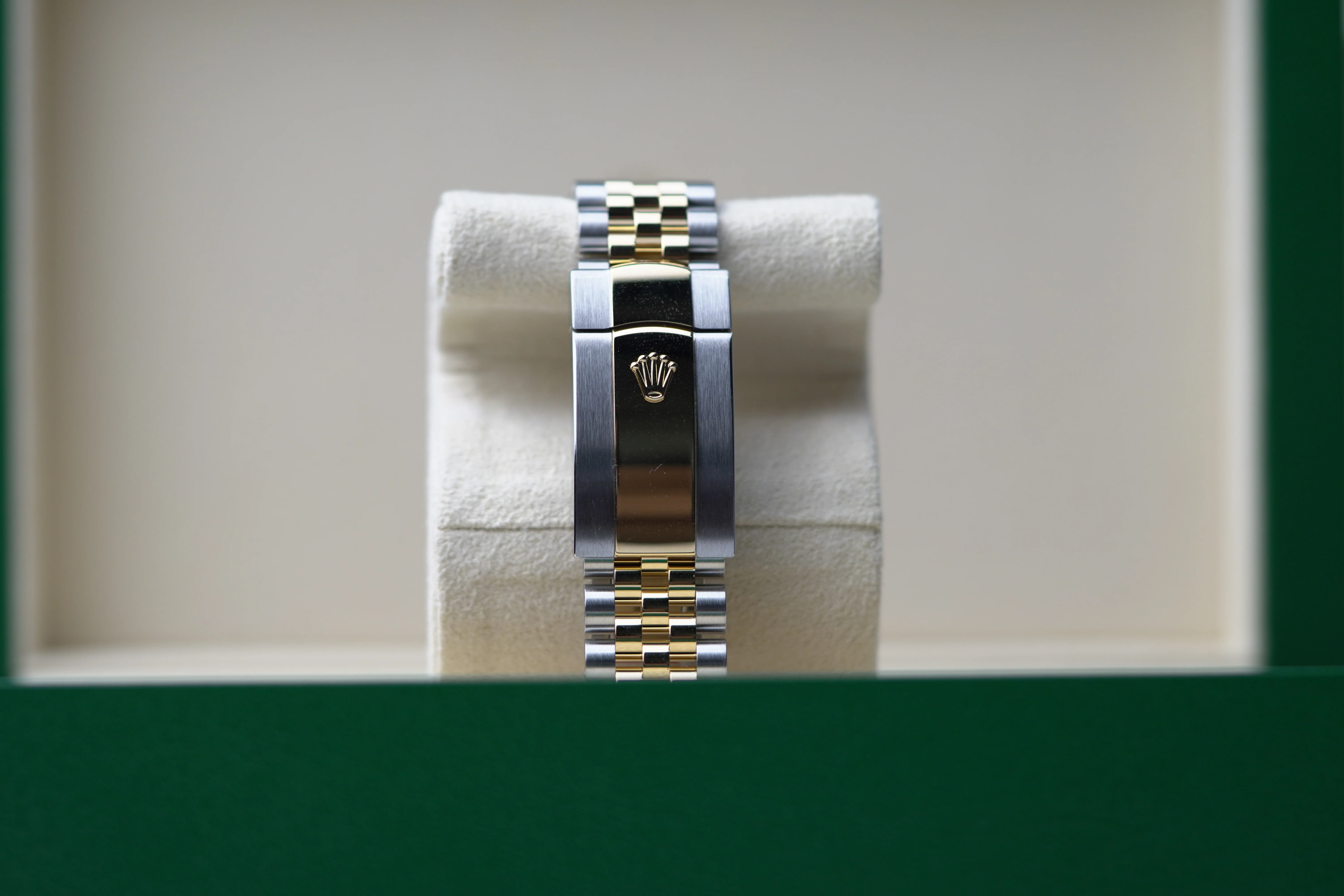 Rolex Datejust 41 mm Bright Black Dial Oystersteel and 18k Yellow Gold Jubilee Bracelet 126333-0014 - Image 6