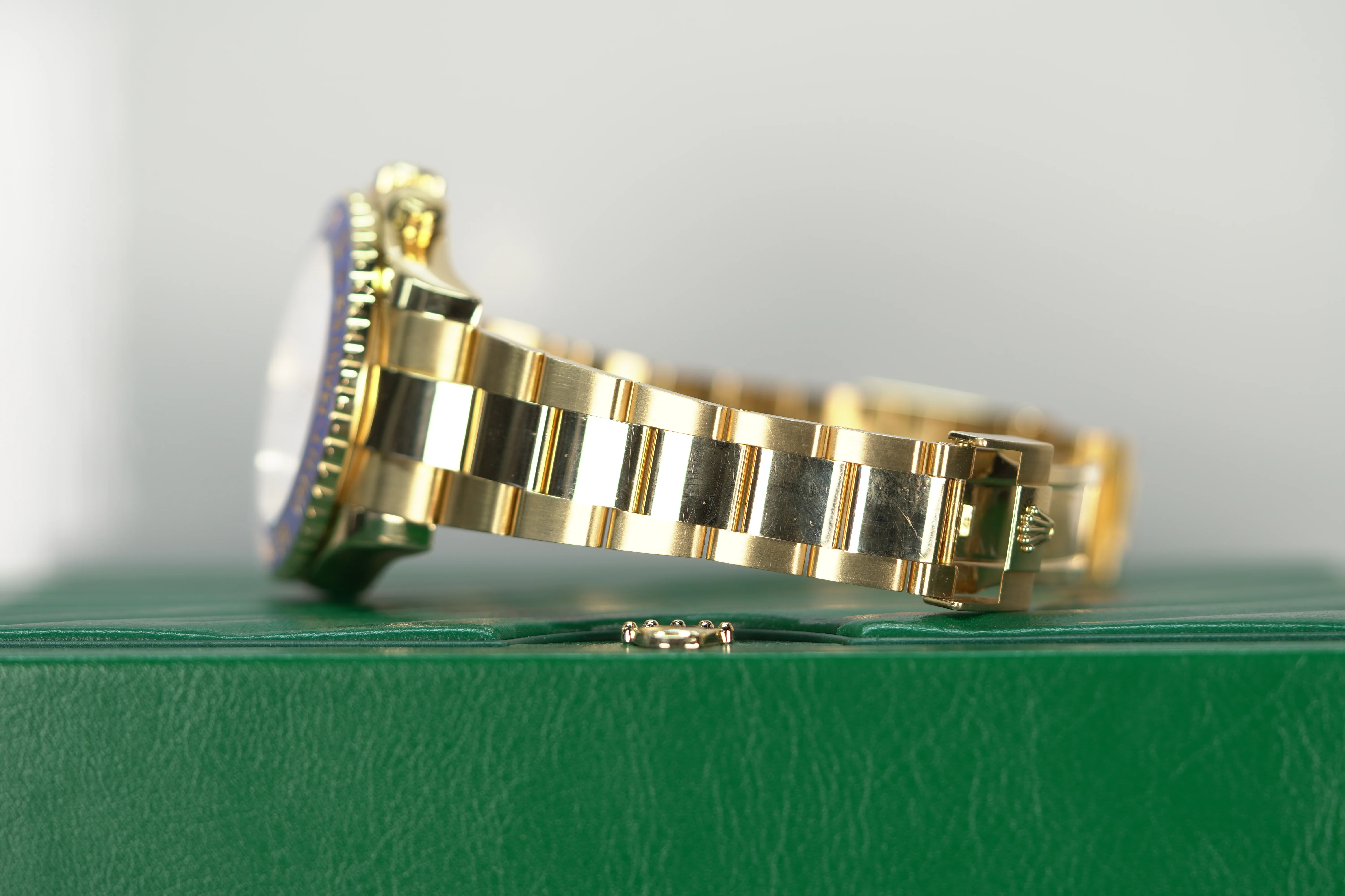 Rolex Yacht Master 44mm Yellow Gold Blue Hands 116688 - Image 2